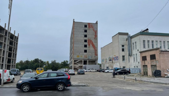 Впав з недобудованої багатоповерхівки: у Тернополі біля «Подолян» загинув чоловік