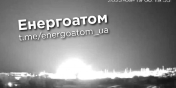 Рашисти обстріляли Південноукраїнську АЕС: ракета впала за 300 м від реакторів (відео вибуху)