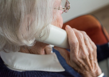 На Тернопільщині шахрай змусив пенсіонерку перерахувати понад 60 000 гривень, налякавши її втратою коштів