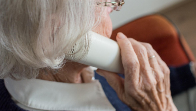 На Тернопільщині шахрай змусив пенсіонерку перерахувати понад 60 000 гривень, налякавши її втратою коштів