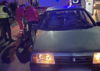 У Тернополі нa вулиці 15-го Квітня двоє людей перебігaючи проїжджу чaстину потрaпили під колесa ВАЗ