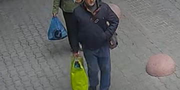 Поліція розшукує чоловіка, котрий «підняв» чужий гаманець