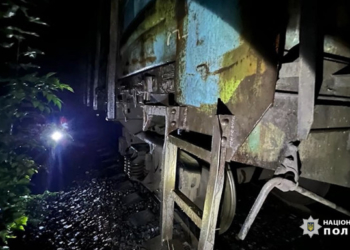 Неподалік Тернополя товарний потяг збив чоловіка: він дивом вижив