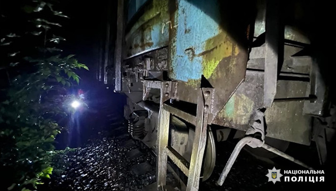 Неподалік Тернополя товарний потяг збив чоловіка: він дивом вижив