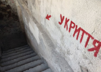 Не може бути напис «Укриття» на «братській могилі», – у підвалі з написом «Укриття» у Тернополі зі стелі тече вода