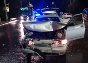 У Тернополі п’яний водій ВАЗу в’їхав у «Мерседес»