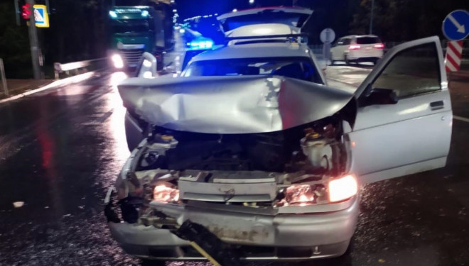 У Тернополі п’яний водій ВАЗу в’їхав у «Мерседес»