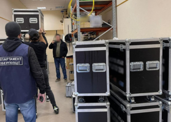 Кіберполіція викрила масштабну мережу ботоферм, що поширювала фейки та пропаганду про війну в Україні – Юрій Виходець