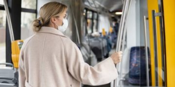 Носити маски у місцях масового скупчення у Тернополі вже не потрібно