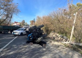 Карколомна ДТП сталася на Тернопільщині зіткнулися фура і трактор