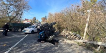 Карколомна ДТП сталася на Тернопільщині зіткнулися фура і трактор