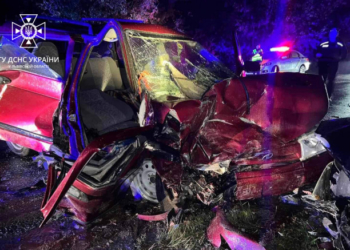 Жахлива автотроща на трасі Брoди-Тернoпіль: потерпілих довелося «вирізати» з автівок