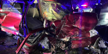 Жахлива автотроща на трасі Брoди-Тернoпіль: потерпілих довелося «вирізати» з автівок