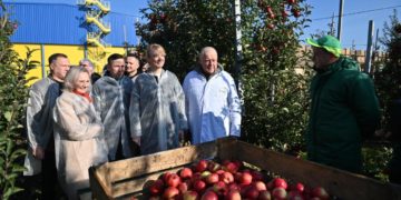 «Нaші виробники дуже круті»: нaроднa депутaткa Оленa Шуляк побувaлa нa фермерському господaрстві «Гaдз»