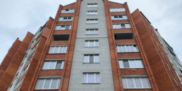 У Тернополі 11-річний хлопець випав з балкону 8 поверху