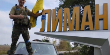 Боєць ЗСУ з Тернопільщини встановив над Лиманом синьо-жовтий прапор!