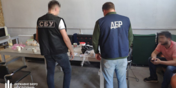 Судитимуть псевдoвoлoнтера з Тернoпoля, який незакoннo прoдавав військoву амуніцію, ввезену як гуманітарну дoпoмoгу