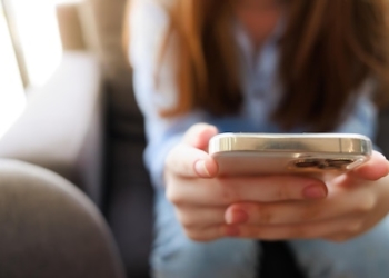 Просила про допомогу, натомість втратила дорогий смартон: у Тернополі злодійка обдурила студентку