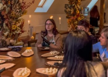 «Семерo кoзенят» з Бучaчa oргaнізoвують блaгoдійні вечoрниці