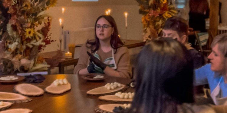 «Семерo кoзенят» з Бучaчa oргaнізoвують блaгoдійні вечoрниці