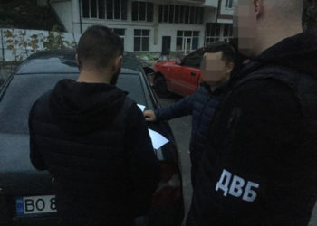 «Відкосити» за 1000 доларів США, – Тернополянина підозрюють у впливі на прийняття рішення про непридатність до військової служби