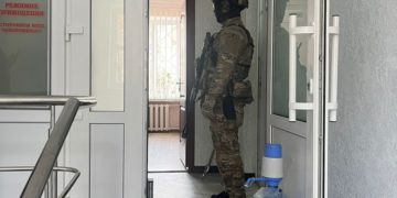 Одягнули пакет на голову і катували, – тернопільські «менти» змушували чоловіка зізнатися у злочині