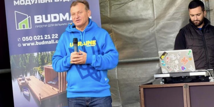 Тернопільський бізнесмен Тарас Демкура відкрив на Закарпатті виставковий майданчик модульних будинків