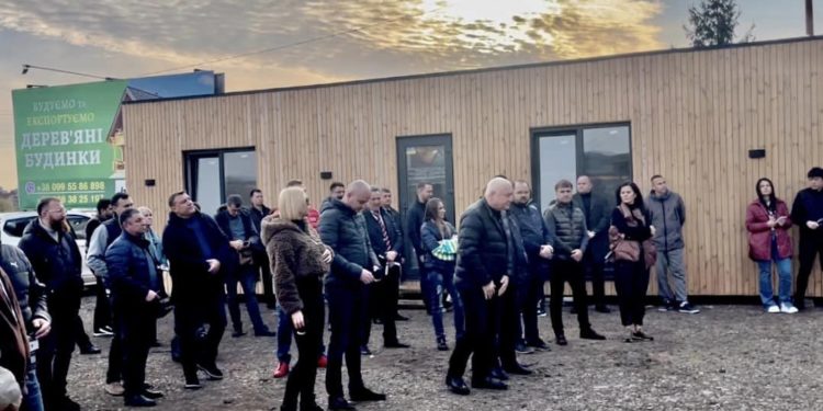 Тернопільський бізнесмен Тарас Демкура відкрив на Закарпатті виставковий майданчик модульних будинків