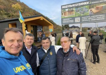 Тернопільський бізнесмен Тарас Демкура відкрив на Закарпатті виставковий майданчик модульних будинків