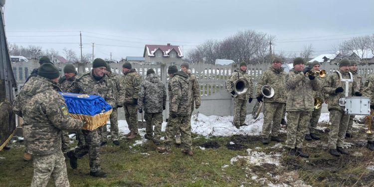 На Тернопільщині перепоховали десятьох захисників України