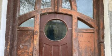 Поки в Тернополі знищують історичну спадщину, у Чорткові шукають реставраторів, щоб відновити старовинні двері