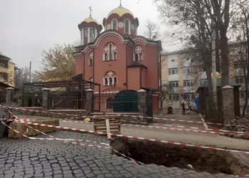 Знак Божий: на Тернопільщині біля храмів Московського патріархату почала розходитися земля