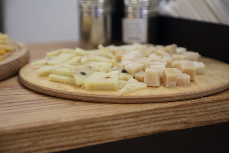 Популярна торгова марка з Бучача «Семеро козенят» відкрила у Тернополі магазин-кав’ярню (фоторепортаж)