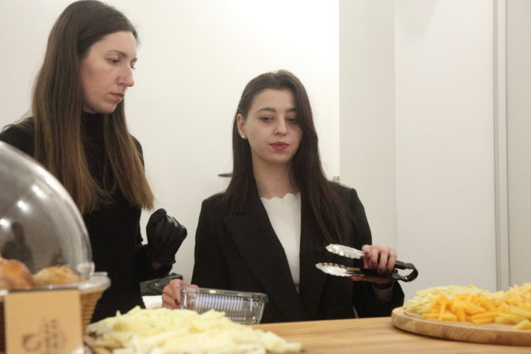 Популярна торгова марка з Бучача «Семеро козенят» відкрила у Тернополі магазин-кав’ярню (фоторепортаж)