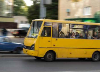 На вулиці 15 Квітня у Тернополі не розминулися маршрутка та рейсовий автобус, – 4 пасажирів травмовано