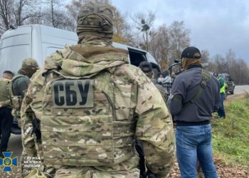 СБУ ліквідувала канал втечі «ухилянтів» за кордон, яким скористався один з полтавських депутатів