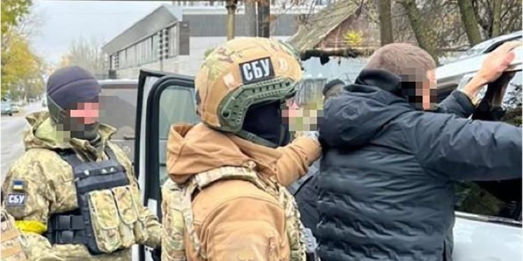 СБУ затримала у Херсоні ворожого поплічника, який допомагав фсб втікати на катерах на лівий берег Дніпра