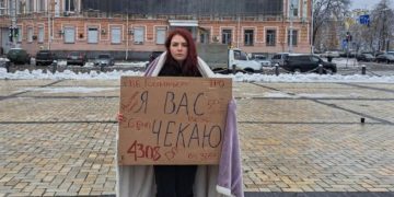 «Твоє мовчання їх вбиває»: Тернопільька парамедикиня «Пташка» долучилася до флешмобу для визволення полонених українців