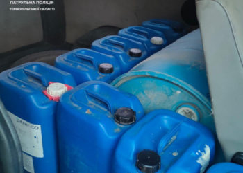 Близько 700 літрів спирту вилучили патрульні поліцейські у мешканця Чортківщини