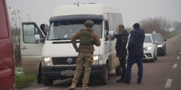 Записували ухилянтів як водіїв автобусів, – на Тернопільщині подружжя незаконно переправляло чоловіків до ЄС