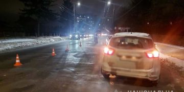 Під Кременцем вантажівка розтрощила легковий автомобіль