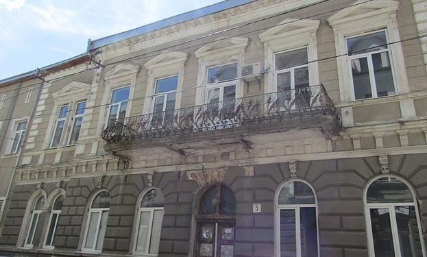 Міська рада Тернополя хотіла за мізер продати будинок в центрі міста