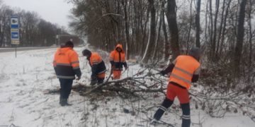 На Тернопільщині негода зупинила рух автошляхами краю