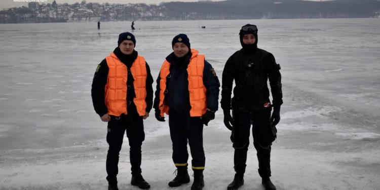 У центрі Тернополя люди ризикують життям задля розваги