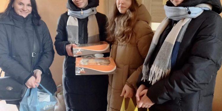 Тернопільські школярі передали подарунки в дитячий будинок