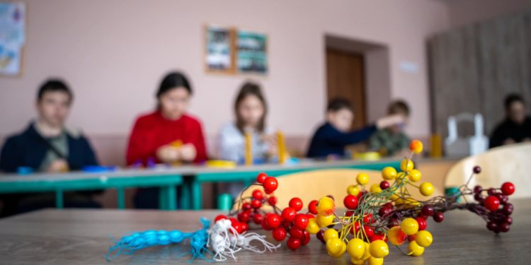 У Тернополі діти вчилися виготовляти один з різдвяних символів