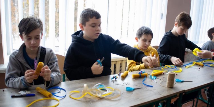 У Тернополі діти вчилися виготовляти один з різдвяних символів