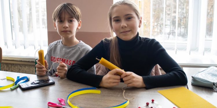 У Тернополі діти вчилися виготовляти один з різдвяних символів