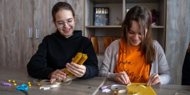 У Тернополі діти вчилися виготовляти один з різдвяних символів