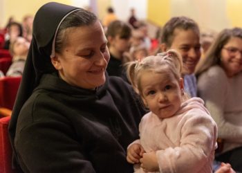 Дітки Тернопільщини змогли побачити Миколая та отримати гостинці